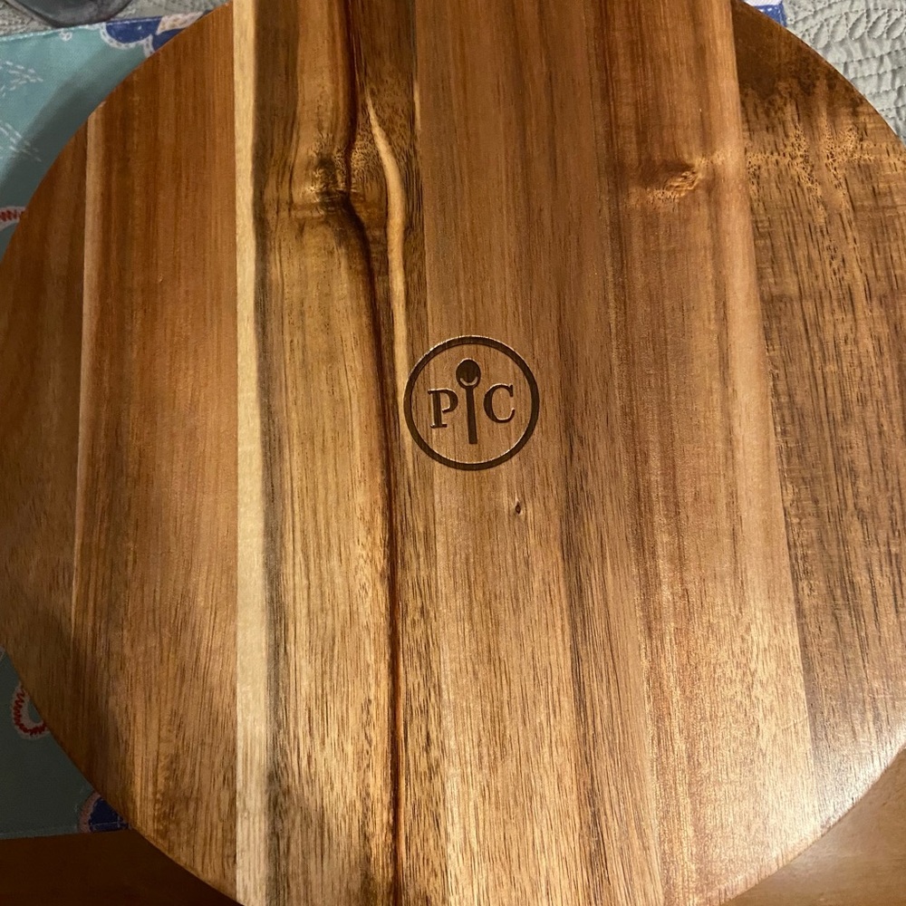 Wooden cake stand